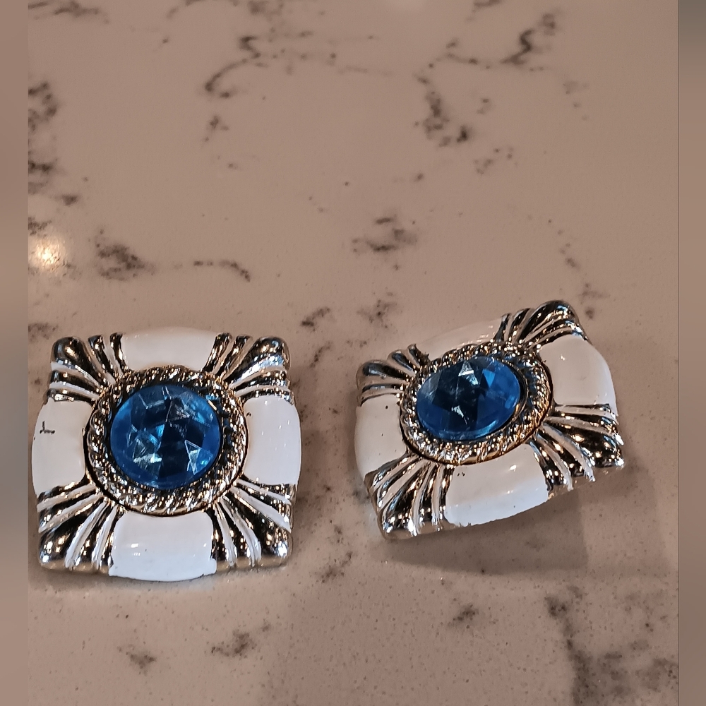 VINTAGE White and Silver Earrings with Blue Gem CLIP BACKS - Picture 2 of 3